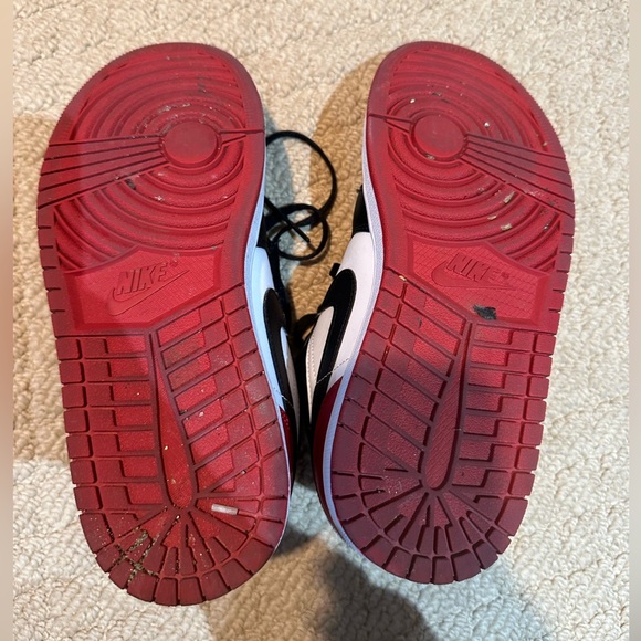 Men’s Nike Jordan 1 Low Bred Toe - Red, Black & White size 8 - Picture 13 of 13